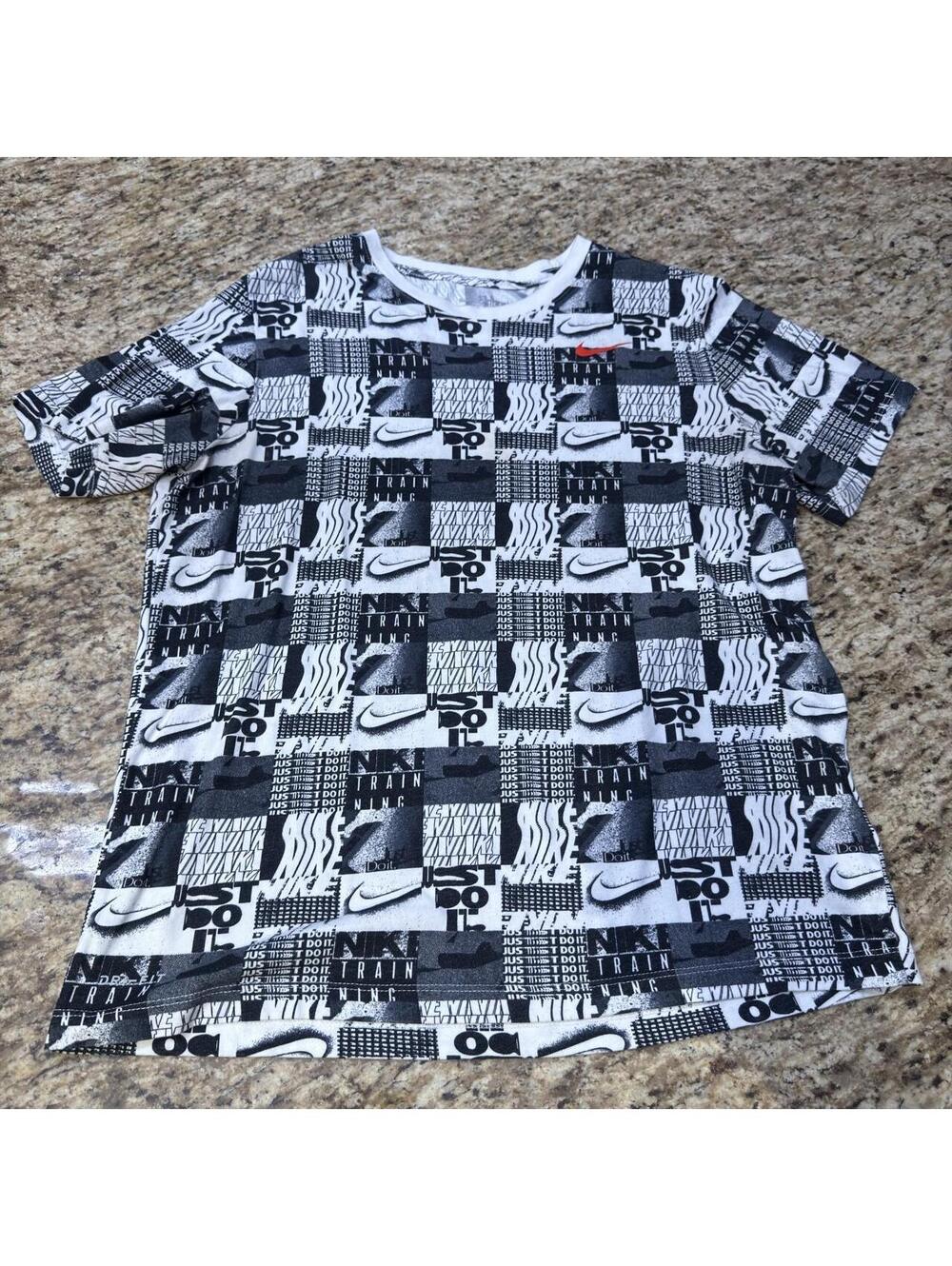 Nike black and white checkered tee - 'JUST DO IT' text #justdoit #swoosh